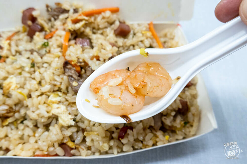 台中市西區炒飯鬃獅 | 台中向上市場美食除了水餃羹飯外，這間炒飯也強到爆～