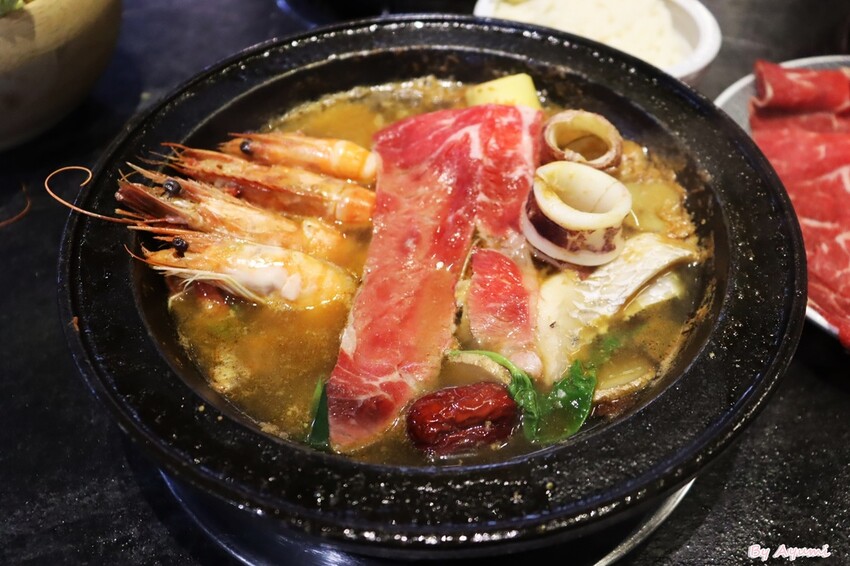 [台中鍋物推薦]一畝石鍋豐原店/豐富的蔬食、飲料冰品自助吧/