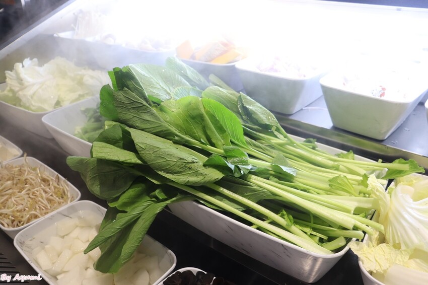 [台中鍋物推薦]一畝石鍋豐原店/豐富的蔬食、飲料冰品自助吧/