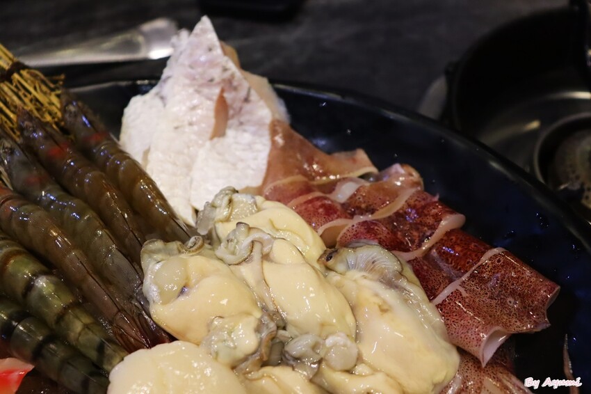 [台中鍋物推薦]一畝石鍋豐原店/豐富的蔬食、飲料冰品自助吧/