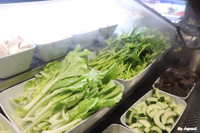 [台中鍋物推薦]一畝石鍋豐原店/豐富的蔬食、飲料冰品自助吧/