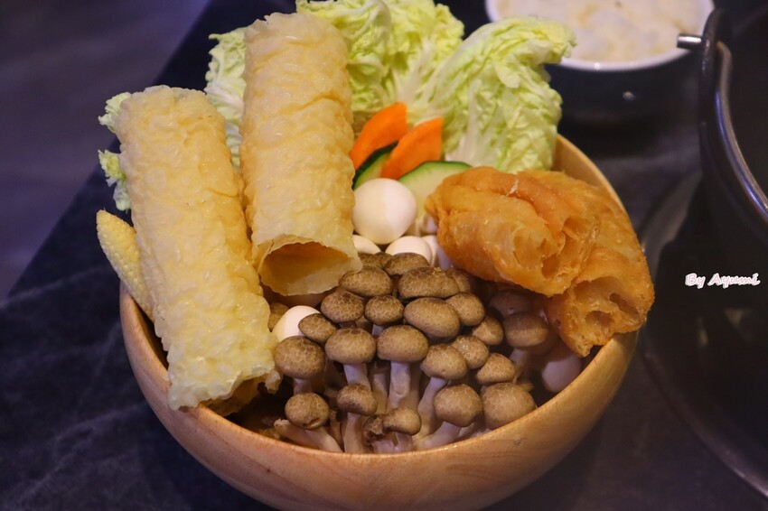 [台中鍋物推薦]一畝石鍋豐原店/豐富的蔬食、飲料冰品自助吧/