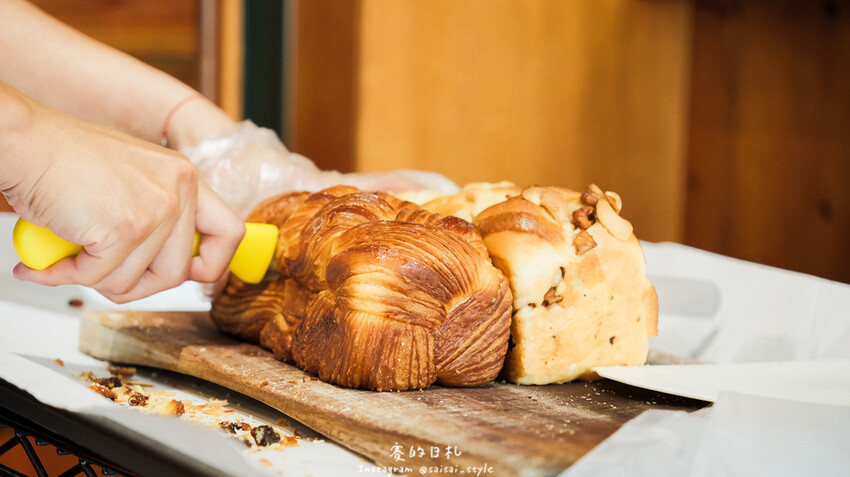 台中市西區永豐吐司 建國店|台中美食|每日限量出爐的葡式蛋塔、鮮奶製成的各種吐司,還有超好吃的蛋黃酥、奶油菠蘿