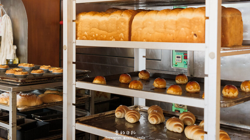 台中市西區永豐吐司 建國店|台中美食|每日限量出爐的葡式蛋塔、鮮奶製成的各種吐司,還有超好吃的蛋黃酥、奶油菠蘿