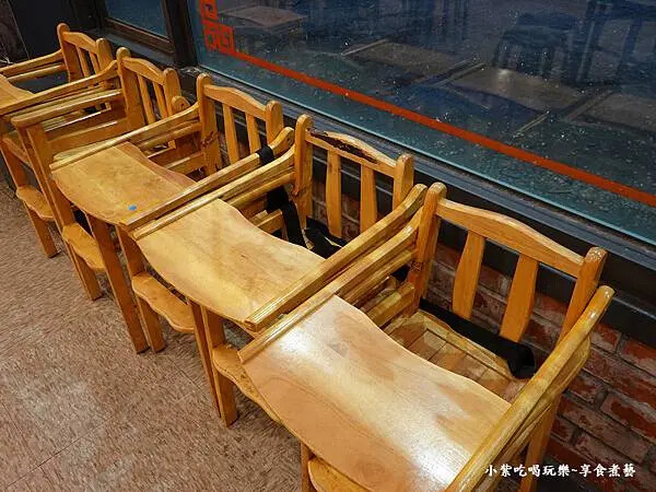 兒童座椅-大紅蕃薑母鴨羅東旗艦店.jpg