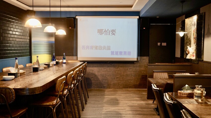 新北市三峽區[三峽美食] 藍爵歐陸餐酒館｜學生聚餐首選「KTV包廂」親子用餐送玩具！