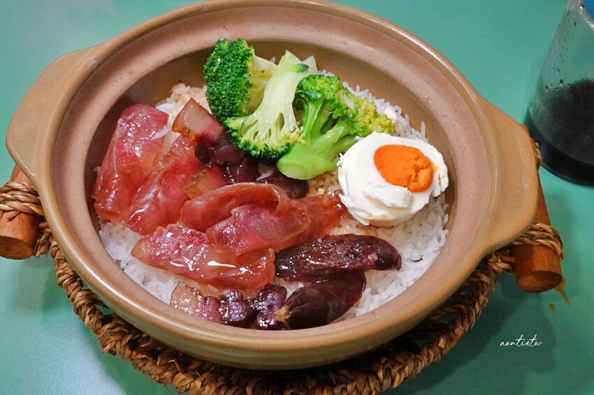台北市內湖區【台北】何仙姑港式煲仔飯，酥脆鍋巴、軟嫩腸粉，內湖港式煲仔飯