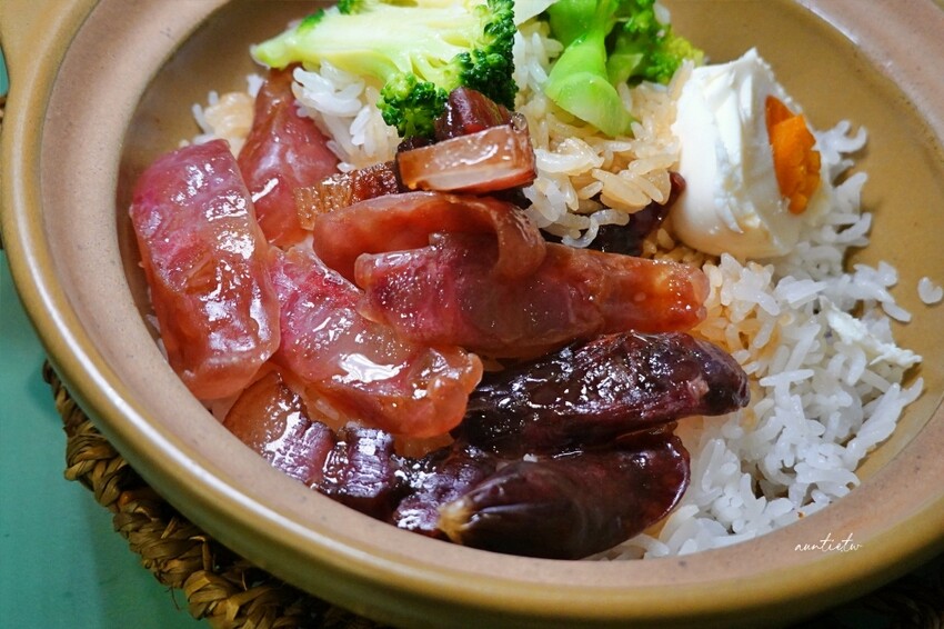 台北市內湖區【台北】何仙姑港式煲仔飯，酥脆鍋巴、軟嫩腸粉，內湖港式煲仔飯