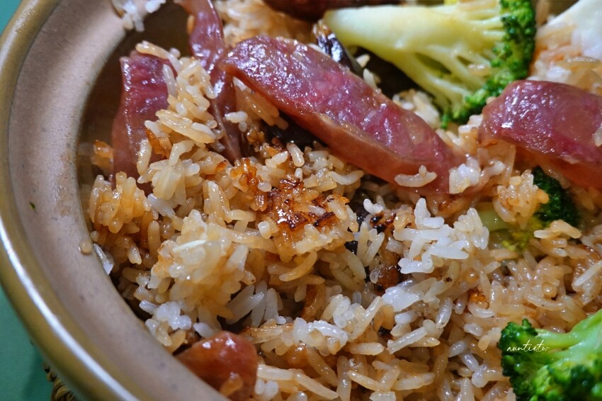 台北市內湖區【台北】何仙姑港式煲仔飯，酥脆鍋巴、軟嫩腸粉，內湖港式煲仔飯