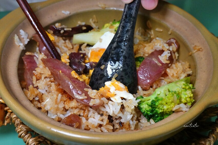 台北市內湖區【台北】何仙姑港式煲仔飯，酥脆鍋巴、軟嫩腸粉，內湖港式煲仔飯