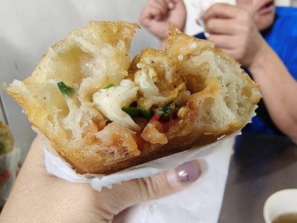 南投埔里清寶鹹油條!在地人激推古早味獨特酥炸口感、多樣配料,排隊也甘願~