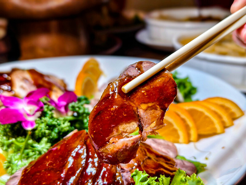台北大安區隱藏版美味！芙蓉園中餐廳北平烤鴨、酸菜白肉鍋，聚餐首選激推。