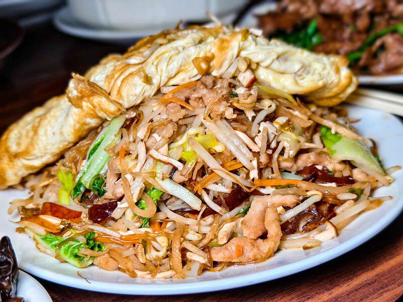 台北大安區隱藏版美味！芙蓉園中餐廳北平烤鴨、酸菜白肉鍋，聚餐首選激推。