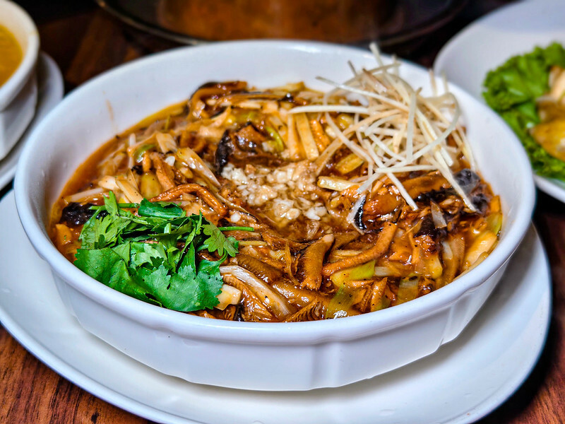 台北大安區隱藏版美味！芙蓉園中餐廳北平烤鴨、酸菜白肉鍋，聚餐首選激推。