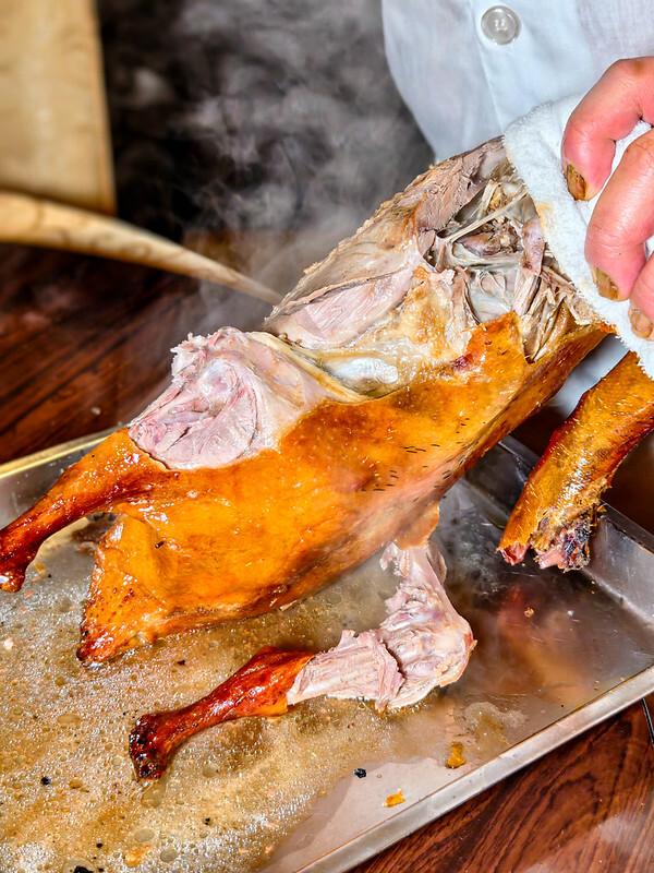 台北大安區隱藏版美味！芙蓉園中餐廳北平烤鴨、酸菜白肉鍋，聚餐首選激推。