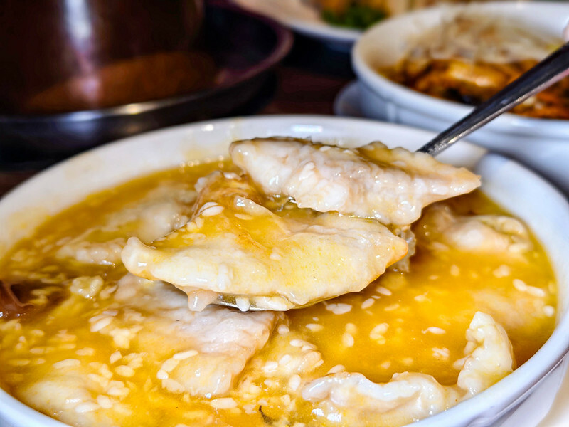 台北大安區隱藏版美味！芙蓉園中餐廳北平烤鴨、酸菜白肉鍋，聚餐首選激推。