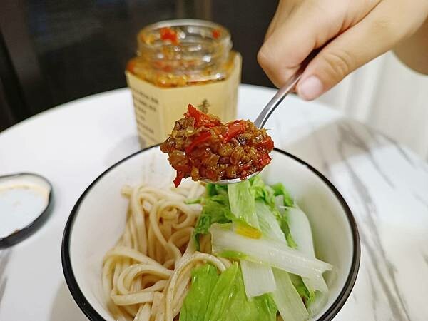 台中市新社區大人味的下飯好滋味~來自全台香菇的故鄉新社的實在好美味【績優菇農園-香菇辣醬】讓人食慾大開~好吃到停不