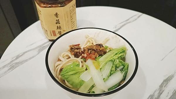 台中市新社區大人味的下飯好滋味~來自全台香菇的故鄉新社的實在好美味【績優菇農園-香菇辣醬】讓人食慾大開~好吃到停不