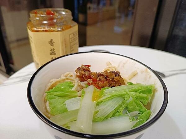 台中市新社區大人味的下飯好滋味~來自全台香菇的故鄉新社的實在好美味【績優菇農園-香菇辣醬】讓人食慾大開~好吃到停不