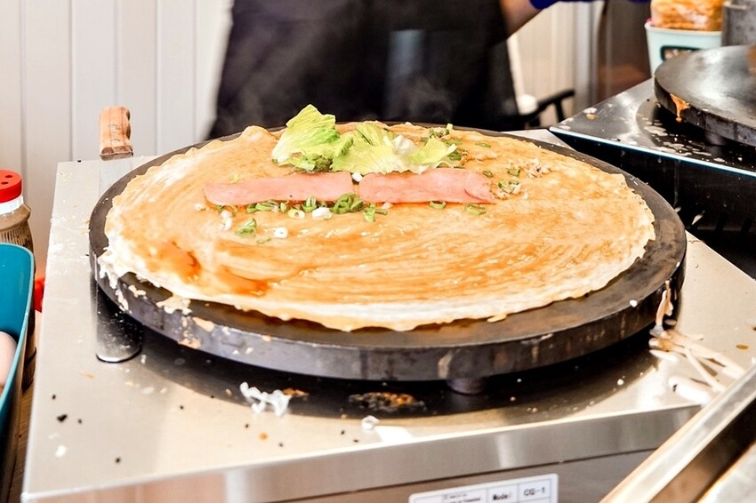 台中市大甲區台中大甲小吃|煎百味煎餅果子1店-酥香料多的流行小吃,口感豐富層次感佳!!|大甲鎮瀾宮周邊美食