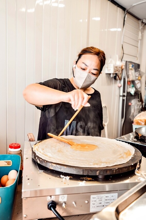 台中市大甲區台中大甲小吃|煎百味煎餅果子1店-酥香料多的流行小吃,口感豐富層次感佳!!|大甲鎮瀾宮周邊美食