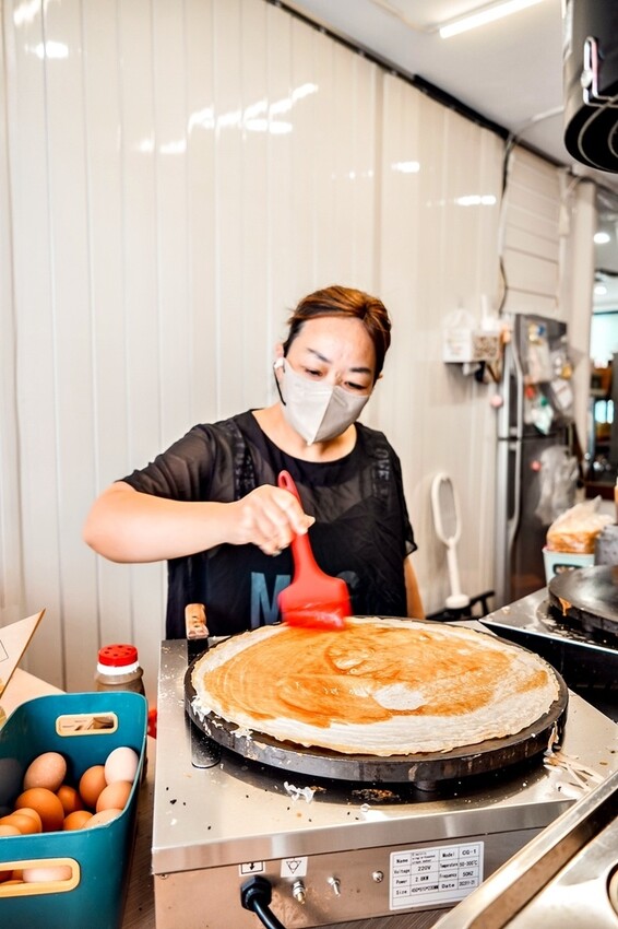 台中市大甲區台中大甲小吃|煎百味煎餅果子1店-酥香料多的流行小吃,口感豐富層次感佳!!|大甲鎮瀾宮周邊美食