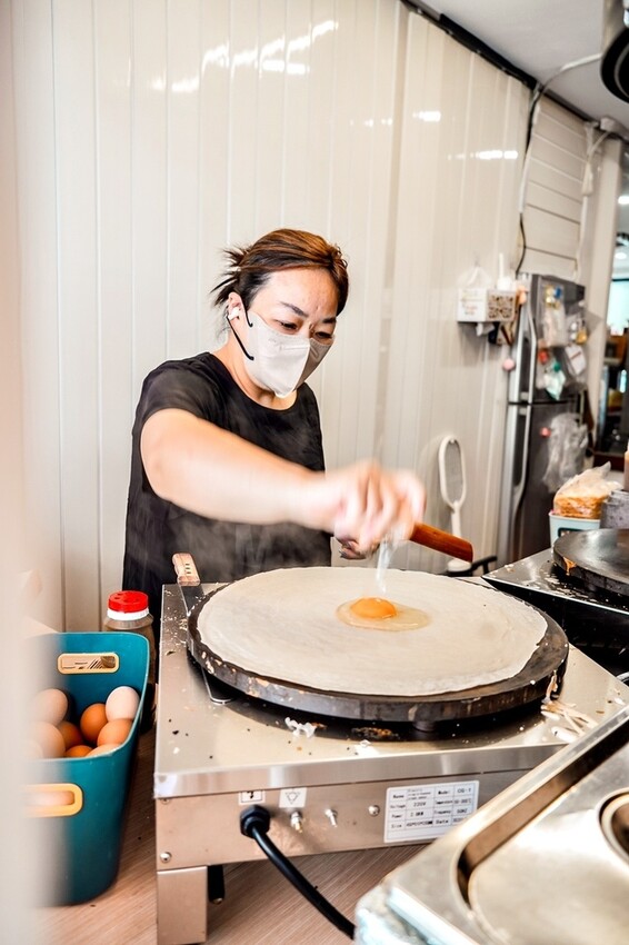 台中市大甲區台中大甲小吃|煎百味煎餅果子1店-酥香料多的流行小吃,口感豐富層次感佳!!|大甲鎮瀾宮周邊美食