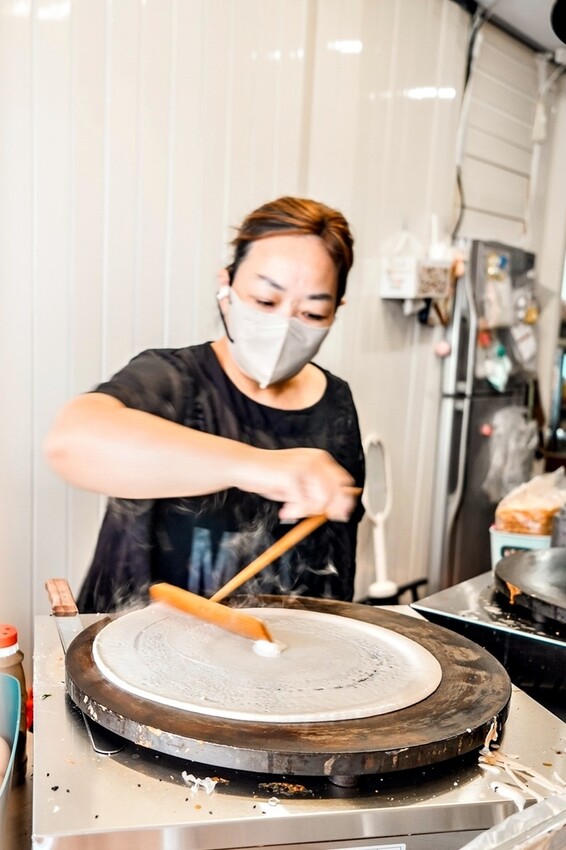 台中市大甲區台中大甲小吃|煎百味煎餅果子1店-酥香料多的流行小吃,口感豐富層次感佳!!|大甲鎮瀾宮周邊美食