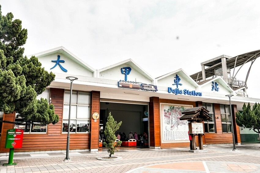 台中市大甲區台中大甲小吃|煎百味煎餅果子1店-酥香料多的流行小吃,口感豐富層次感佳!!|大甲鎮瀾宮周邊美食