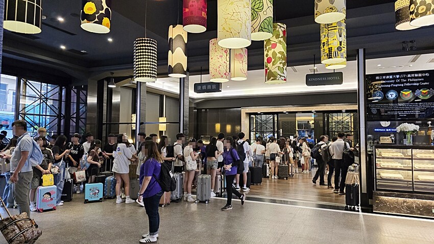 高雄住宿推薦｜康橋商旅六合夜市七賢館，緊鄰捷運美麗島站、六合夜市，入住享免費下午茶、宵夜、早餐自助百匯！！