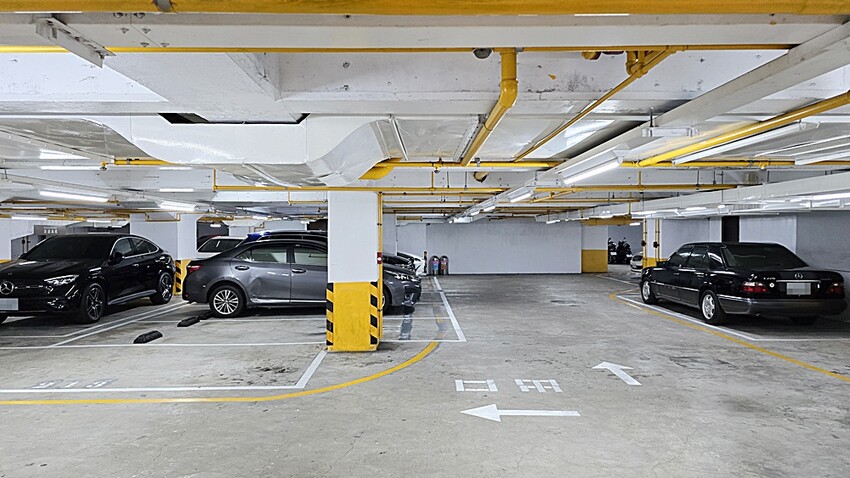 高雄住宿推薦｜康橋商旅六合夜市七賢館，緊鄰捷運美麗島站、六合夜市，入住享免費下午茶、宵夜、早餐自助百匯！！