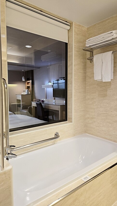 高雄住宿推薦｜康橋商旅六合夜市七賢館，緊鄰捷運美麗島站、六合夜市，入住享免費下午茶、宵夜、早餐自助百匯！！