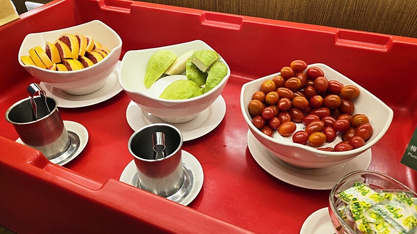 高雄住宿推薦｜康橋商旅六合夜市七賢館，緊鄰捷運美麗島站、六合夜市，入住享免費下午茶、宵夜、早餐自助百匯！！