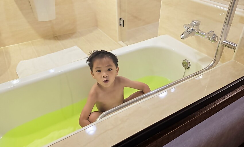 高雄住宿推薦｜康橋商旅六合夜市七賢館，緊鄰捷運美麗島站、六合夜市，入住享免費下午茶、宵夜、早餐自助百匯！！