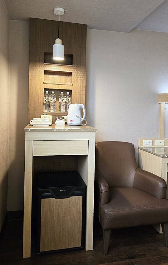 高雄住宿推薦｜康橋商旅六合夜市七賢館，緊鄰捷運美麗島站、六合夜市，入住享免費下午茶、宵夜、早餐自助百匯！！