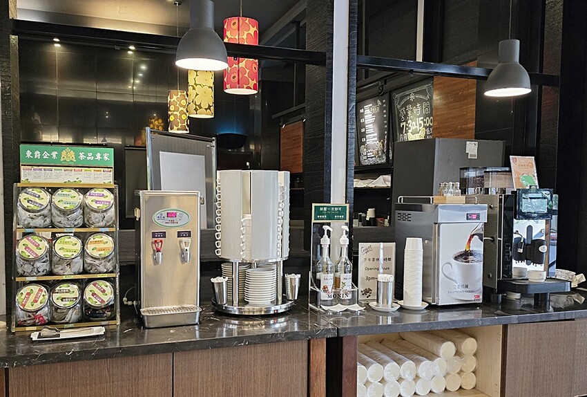 高雄住宿推薦｜康橋商旅六合夜市七賢館，緊鄰捷運美麗島站、六合夜市，入住享免費下午茶、宵夜、早餐自助百匯！！