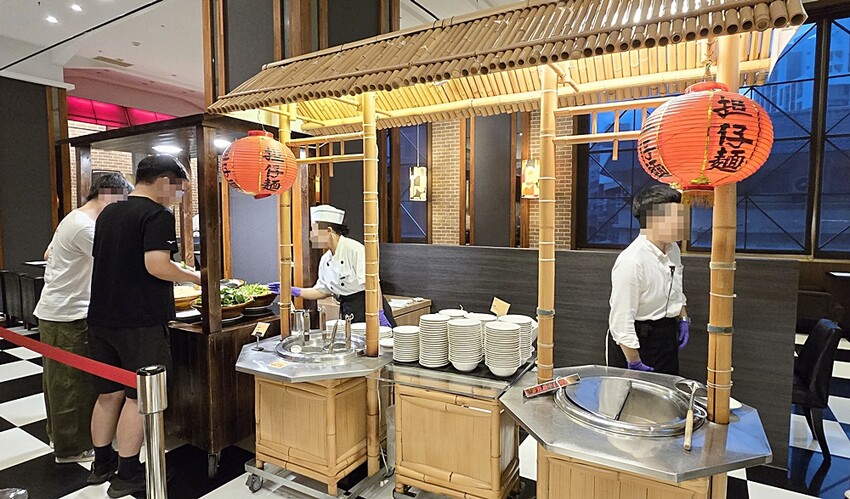 高雄住宿推薦｜康橋商旅六合夜市七賢館，緊鄰捷運美麗島站、六合夜市，入住享免費下午茶、宵夜、早餐自助百匯！！