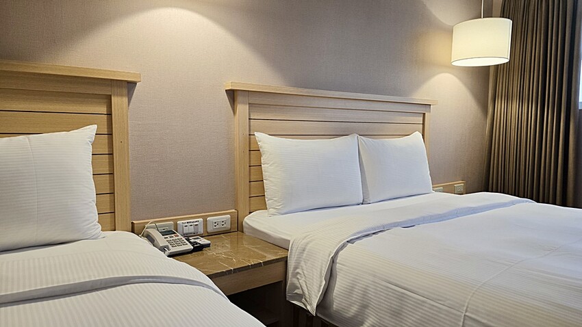 高雄住宿推薦｜康橋商旅六合夜市七賢館，緊鄰捷運美麗島站、六合夜市，入住享免費下午茶、宵夜、早餐自助百匯！！