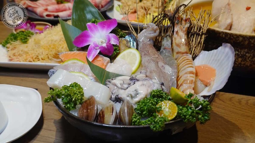 台北雞湯界LV！欣欣百貨必吃星曜雞湯，人蔘雞湯火鍋超好喝必吃。