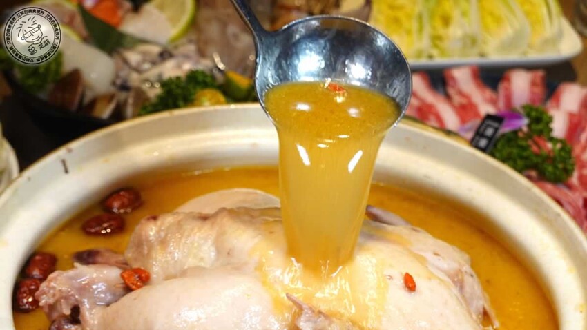 台北雞湯界LV！欣欣百貨必吃星曜雞湯，人蔘雞湯火鍋超好喝必吃。