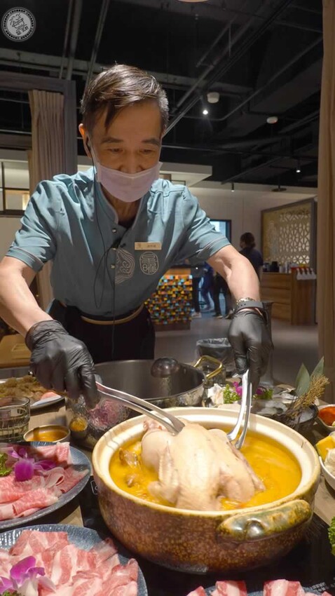 台北雞湯界LV！欣欣百貨必吃星曜雞湯，人蔘雞湯火鍋超好喝必吃。