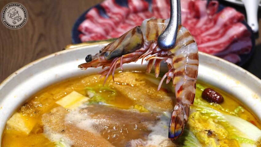 台北雞湯界LV！欣欣百貨必吃星曜雞湯，人蔘雞湯火鍋超好喝必吃。