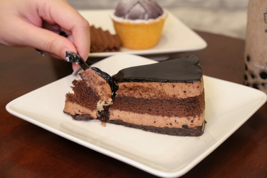 玉津咖啡｜台中南屯新開幕韓系咖啡廳，銅板價星冰樂+甜點通通吃得到! - 肉依小姐吃什麼