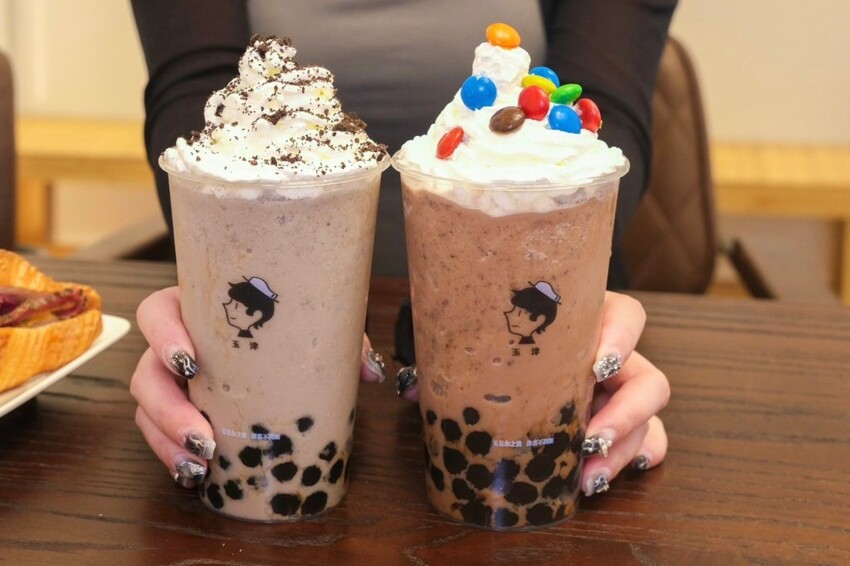 玉津咖啡｜台中南屯新開幕韓系咖啡廳，銅板價星冰樂+甜點通通吃得到! - 肉依小姐吃什麼