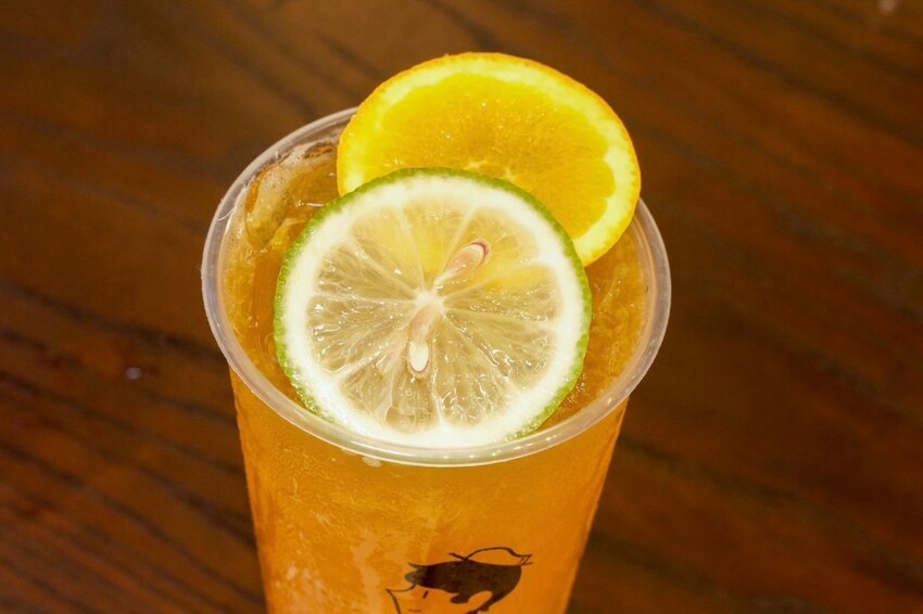 玉津咖啡｜台中南屯新開幕韓系咖啡廳，銅板價星冰樂+甜點通通吃得到! - 肉依小姐吃什麼