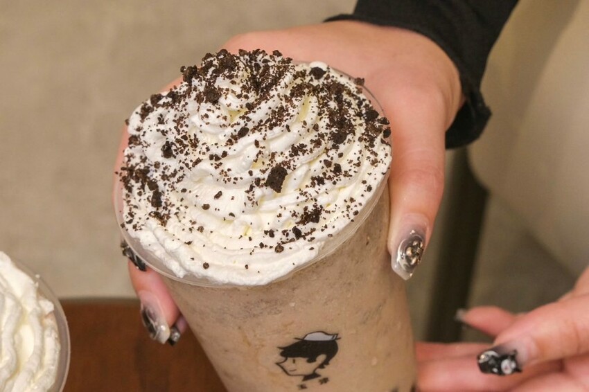 玉津咖啡｜台中南屯新開幕韓系咖啡廳，銅板價星冰樂+甜點通通吃得到! - 肉依小姐吃什麼