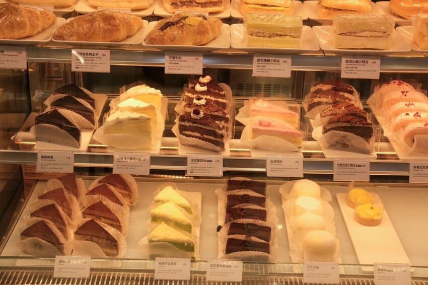 玉津咖啡｜台中南屯新開幕韓系咖啡廳，銅板價星冰樂+甜點通通吃得到! - 肉依小姐吃什麼