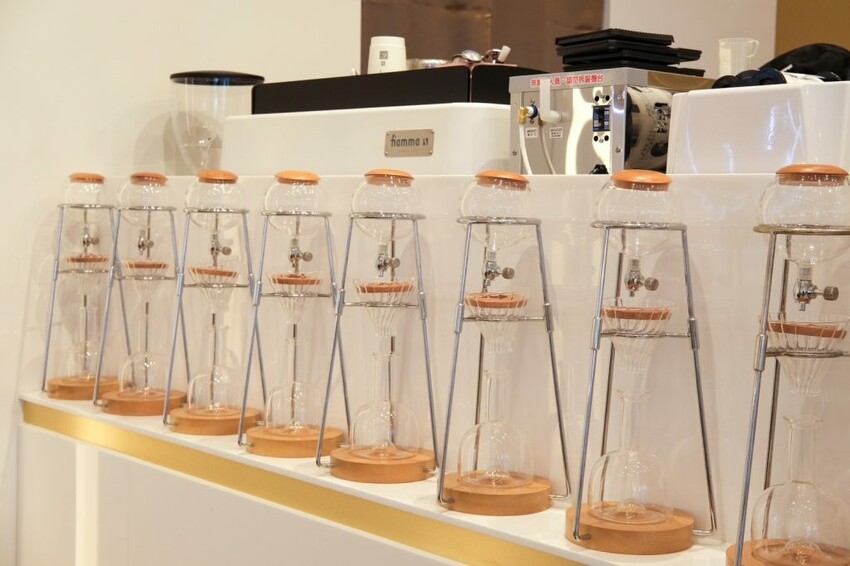 玉津咖啡｜台中南屯新開幕韓系咖啡廳，銅板價星冰樂+甜點通通吃得到! - 肉依小姐吃什麼