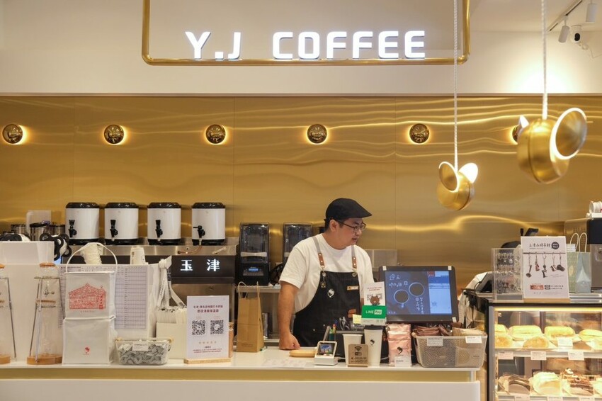 玉津咖啡｜台中南屯新開幕韓系咖啡廳，銅板價星冰樂+甜點通通吃得到! - 肉依小姐吃什麼