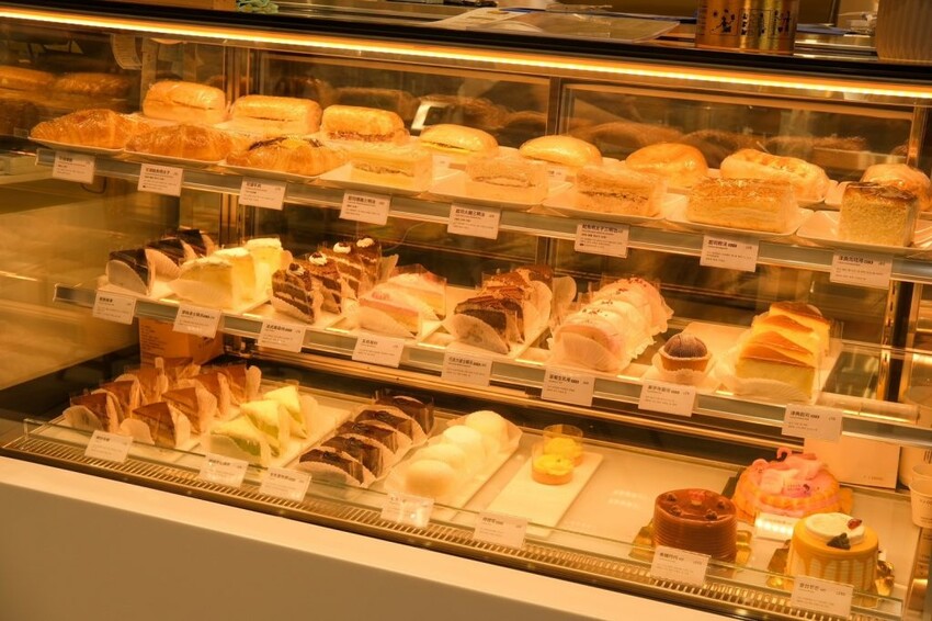 玉津咖啡｜台中南屯新開幕韓系咖啡廳，銅板價星冰樂+甜點通通吃得到! - 肉依小姐吃什麼